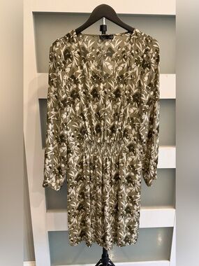 nOir Jewelry Olive and Cream Floral Long-Sleeve Tunic
